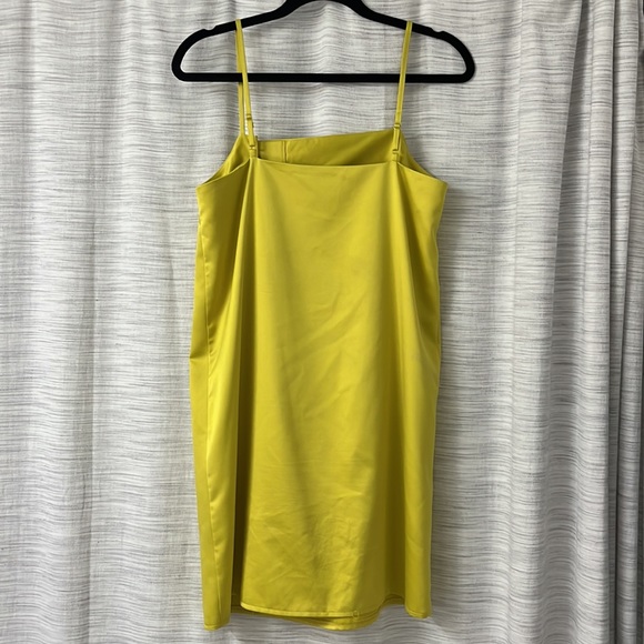 Neon Fashion Union satin mini dress with adjustable spaghetti straps - Picture 2 of 3